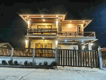 ขายบ้านเดี่ยว 2ชั้น บ้านใหม่มือ1 ดีไซน์ไทยประยุกต์ บิ้วอินไม้สัก ทำเลดี ติดถนน ทั้ง 2ด้าน พิกัดกระทุ่มแบน พร้อมเข้าอยู่ ต่อรองได้